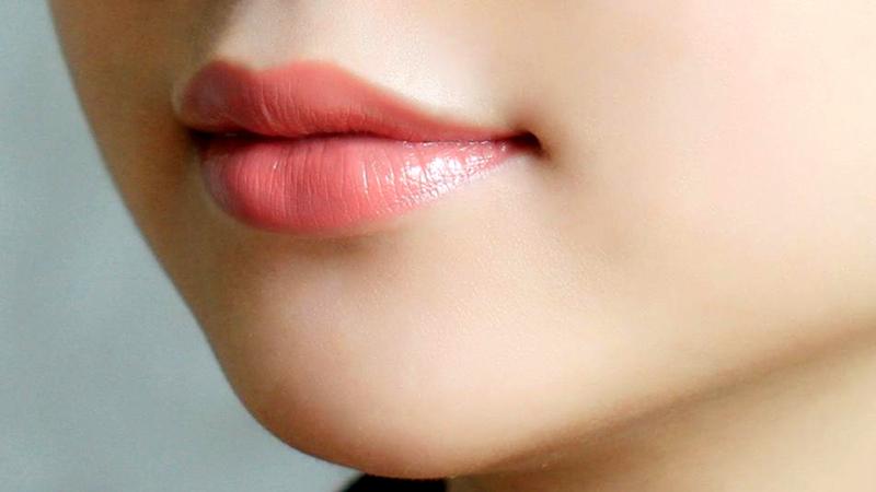 Son hồng nude là gì? Top 5 thỏi son hồng nude quyến rũ nhất cho các nàng yêu thích vẻ đẹp tự nhiên