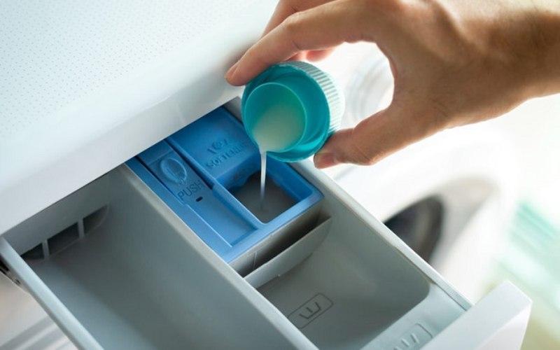 Khám phá bí quyết giặt xả giúp quần áo luôn thơm như mới từ tiệm