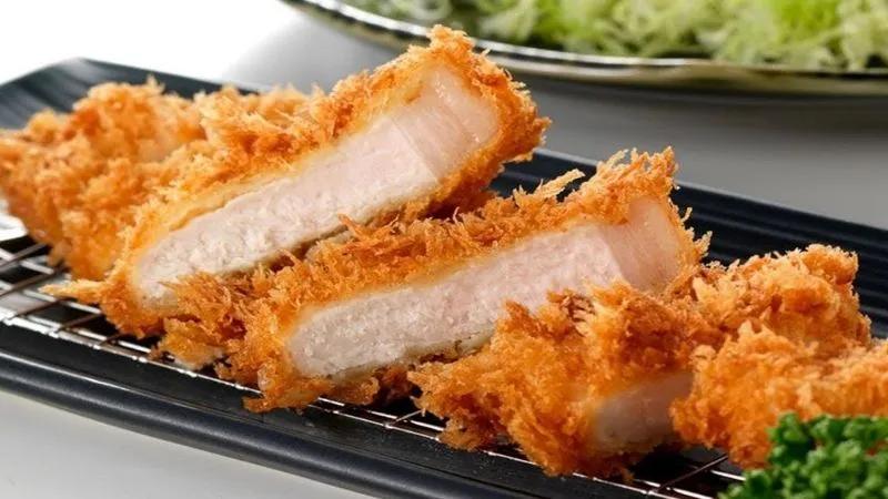 Hướng dẫn chế biến thịt heo chiên xù với lớp vỏ giòn tan, bên trong thịt mềm ngọt, tạo nên một món ăn không thể cưỡng lại.