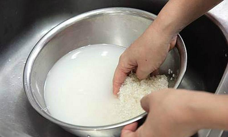 Mẹo làm sạch vỏ sò huyết nhanh chóng, dễ dàng, giúp loại bỏ hoàn toàn cát và rong rêu