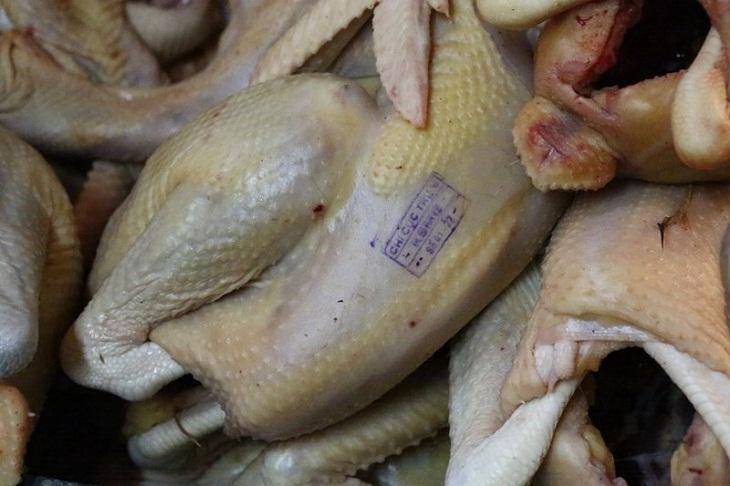 Cách nhận diện thịt gà bị tiêm hóa chất