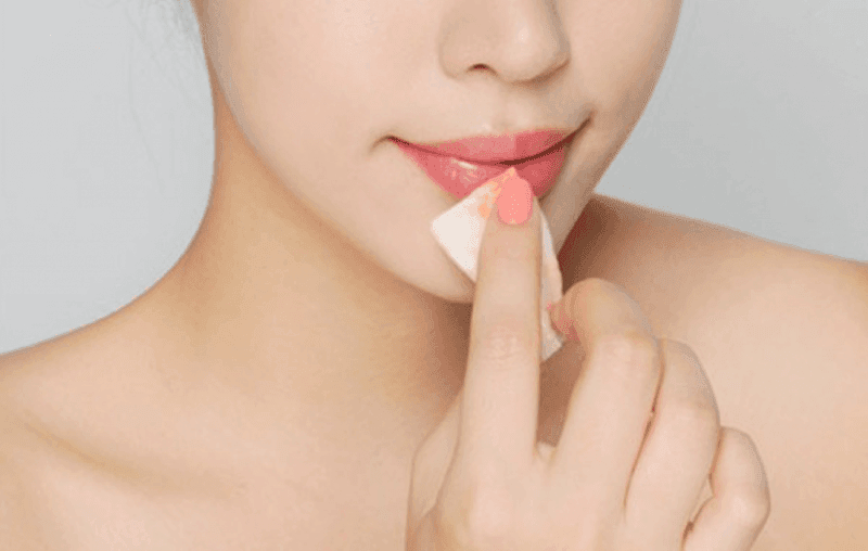 Bí quyết tẩy tế bào chết môi bằng kem đánh răng giúp môi hồng hào, mềm mại và hết thâm