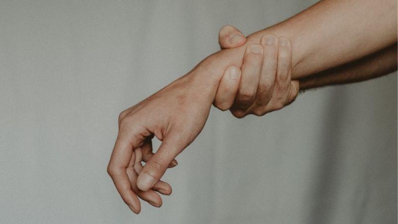 Đau cổ tay là bệnh gì? Nguyên nhân và cách chăm sóc để giảm đau hiệu quả