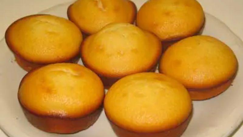 Khám phá cách làm bánh bông lan thơm ngon, mềm mịn ngay trong lò vi sóng, vừa đơn giản lại vừa đẹp mắt.