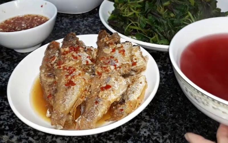 Khám phá cách chế biến món cá phèn chiên mắm tỏi ớt cay nồng, thơm phức và đậm đà hương vị