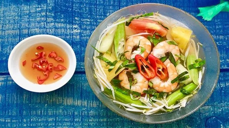 Khám phá 2 cách chế biến canh chua tôm chuẩn vị Nam Bộ, đậm đà hương sắc, dễ làm mà vô cùng hấp dẫn.