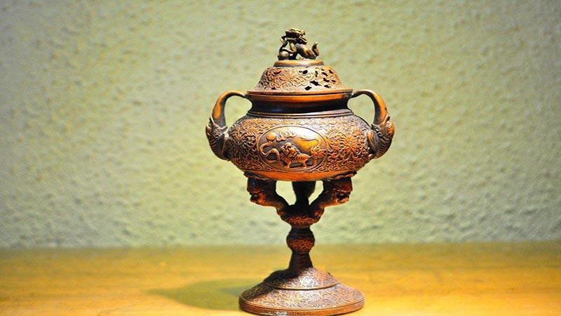 Lư xông trầm là một vật phẩm phong thủy mang lại sự an lành, thanh tịnh, giúp cân bằng năng lượng trong không gian sống. Vậy lư xông trầm có vai trò và ý nghĩa như thế nào trong phong thủy? Hãy cùng khám phá!