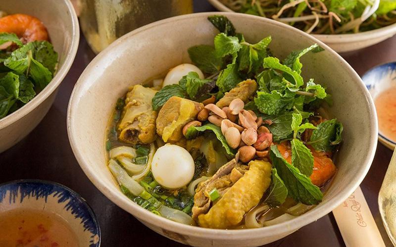 Khám phá bí quyết nấu mì Quảng gà chuẩn vị miền Trung thơm ngon, đậm đà