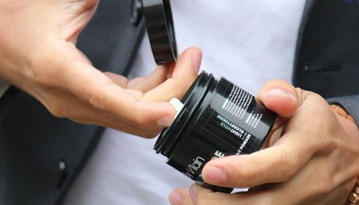 Cách dùng sáp vuốt tóc giúp giữ nếp lâu, không gây ngứa cho nam giới