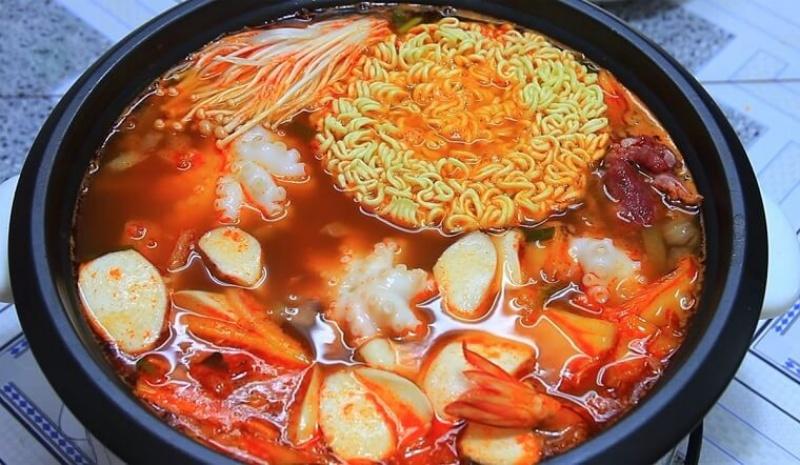 Cách chế biến lẩu kim chi hải sản chuẩn Hàn Quốc, hương vị đậm đà, chua cay hấp dẫn