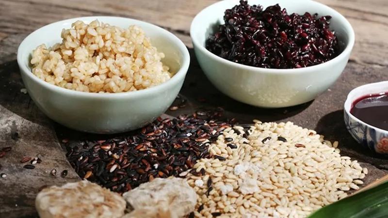 Tết Đoan Ngọ, hay còn gọi là Tết diệt sâu bọ, mang đến một câu hỏi thú vị: Những món ăn nào sẽ giúp chúng ta đón nhận may mắn và thu hút vận hội trong dịp này?