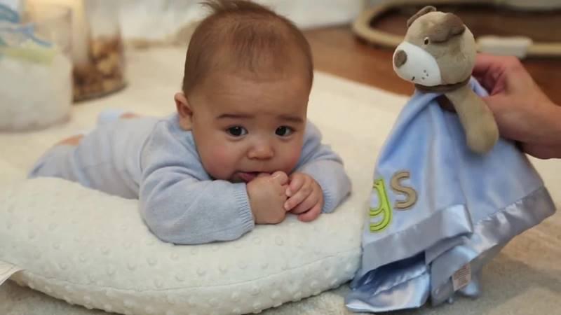 Trẻ sơ sinh ngóc đầu sớm có lợi ích gì? Cách hỗ trợ bé phát triển kỹ năng này