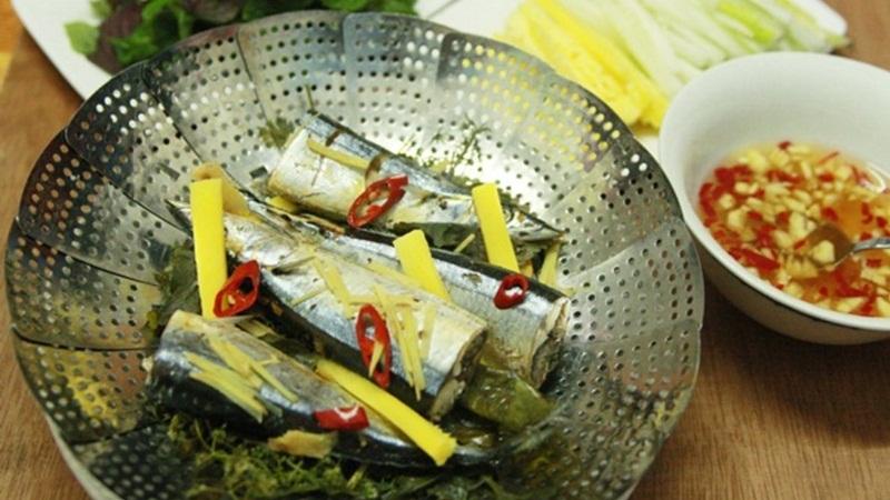 Cách làm cá bạc má hấp gừng cuốn bánh tráng đậm đà, thịt cá ngọt mềm thơm lừng