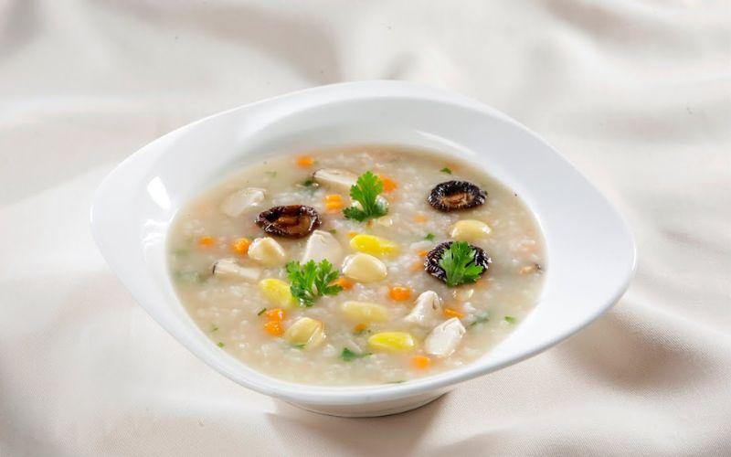 Hướng dẫn cách nấu cháo nấm hạt sen bổ dưỡng, dễ làm cho bữa cơm gia đình thêm phong phú.