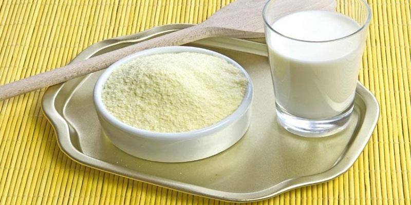 Pha sữa công thức với sữa tươi, liệu có phải là lựa chọn hợp lý?