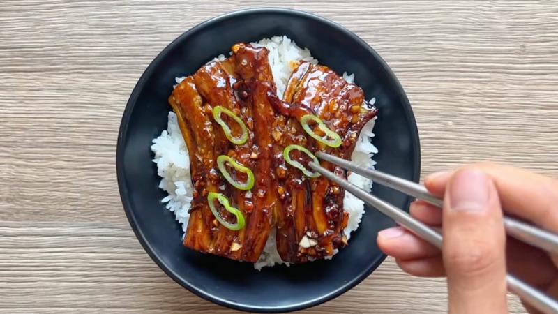 Chàng Tiktoker biến tấu cà tím thành món cơm lươn Nhật Bản thơm ngon, bổ dưỡng và tiết kiệm