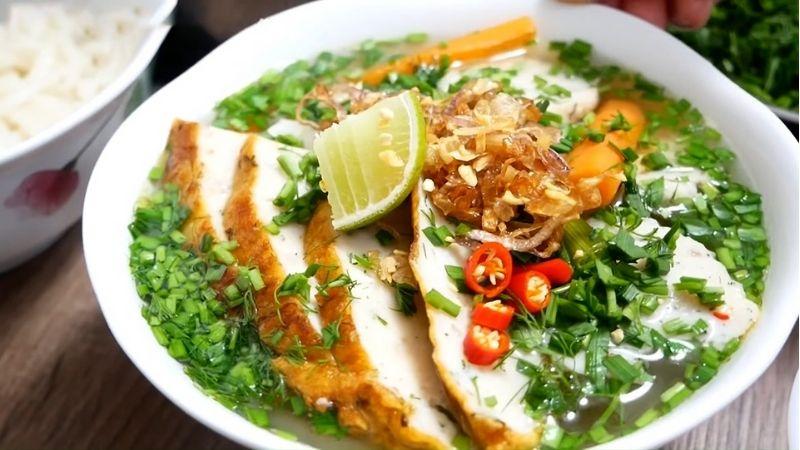 Khám phá bí quyết làm bánh canh chả cá thơm ngon, dễ làm, là món ăn lý tưởng cho cả gia đình thưởng thức. 