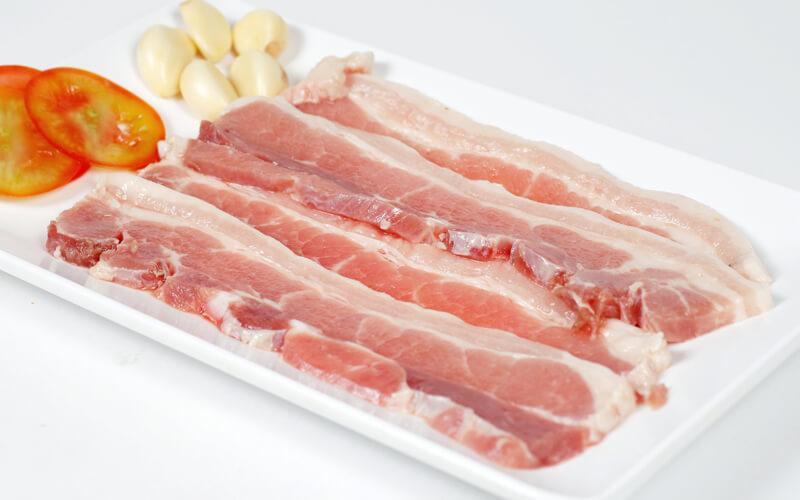 Lò vi sóng là một trong những thiết bị không thể thiếu trong gian bếp hiện đại, và bạn có thể tận dụng nó để chế biến món thịt nướng thơm ngon. Hãy cùng tìm hiểu cách sử dụng lò vi sóng để nướng thịt hiệu quả.