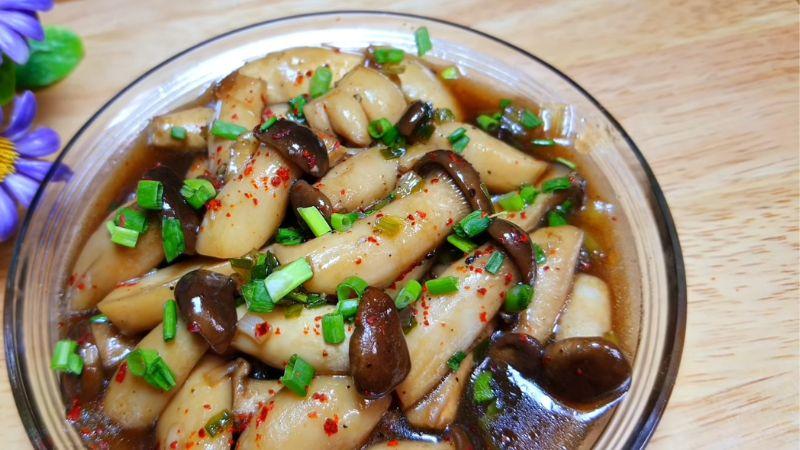Hướng dẫn chế biến nấm đùi gà kho nước tương đậm đà, thơm ngon, dễ làm, sẽ khiến cơm trở nên hấp dẫn hơn bao giờ hết.