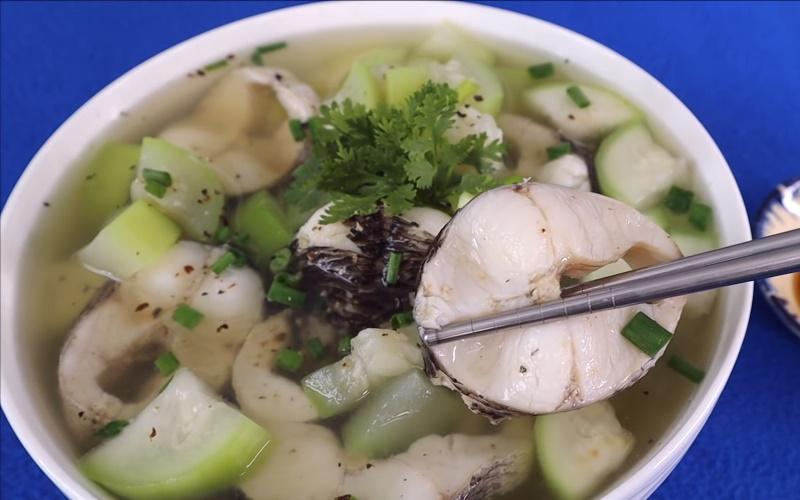 Khám phá cách chế biến món canh bầu cá lóc thơm ngon, bổ dưỡng cho bữa cơm gia đình thêm phần ấm cúng.