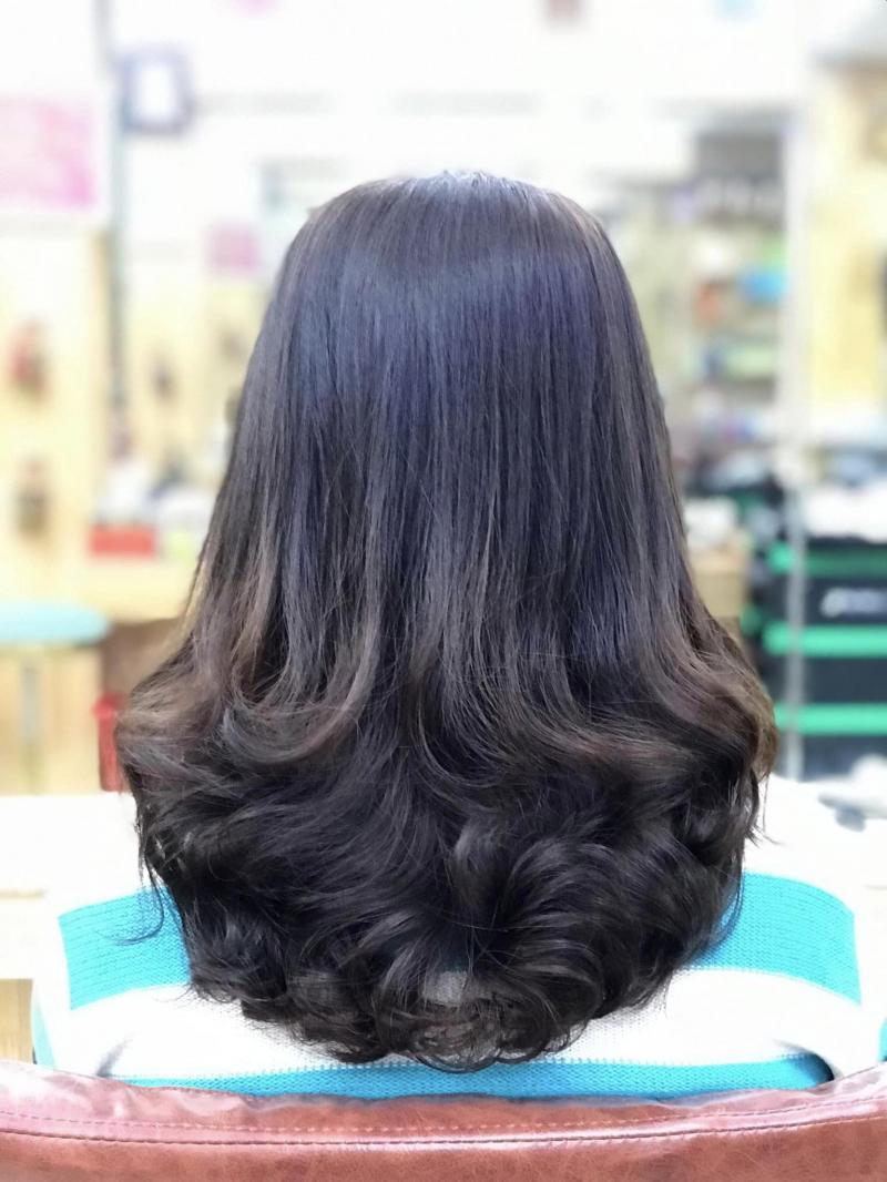 Khám phá 7 salon làm tóc chất lượng và nổi bật nhất tại huyện Giao Thủy, Nam Định, nơi bạn sẽ tìm thấy dịch vụ tạo kiểu tóc tuyệt vời và phù hợp với phong cách cá nhân của mình.