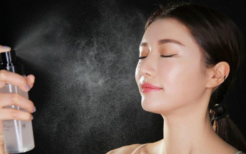 Xịt khoáng là một sản phẩm làm đẹp không thể thiếu, giúp mang lại sự tươi mới cho làn da. Cùng khám phá top 10 loại xịt khoáng được yêu thích nhất trong năm 2021.