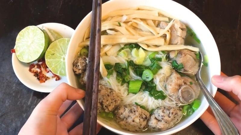 Chia sẻ bí quyết nấu bún sườn măng mọc khiến cả nhà phải ngất ngây vì hương vị thơm ngon khó cưỡng.