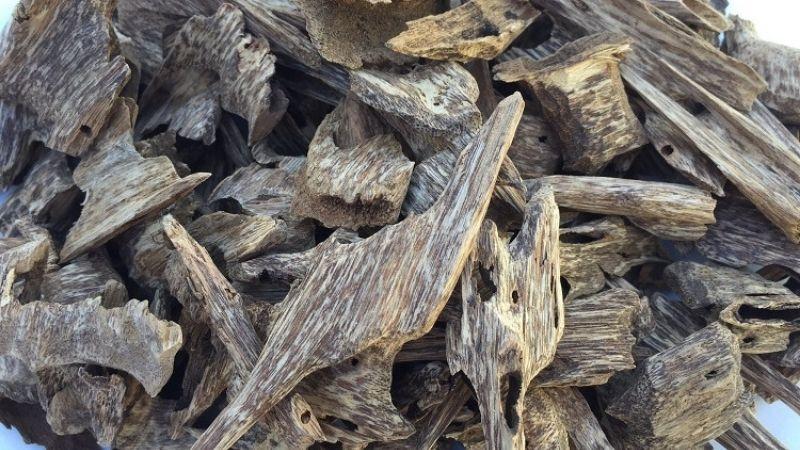 Cách nhận diện vòng tay trầm hương thật và giả cho người mới bắt đầu