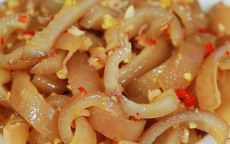Khám phá cách chế biến món bì heo xào cay đậm đà, chuẩn vị cho những ngày mưa.