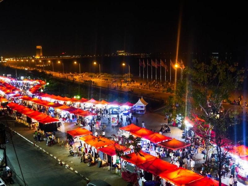 6 con phố ẩm thực hấp dẫn nhất Đông Nam Á thu hút không chỉ du khách trong khu vực mà còn từ khắp nơi trên thế giới, mỗi nơi đều mang đến một trải nghiệm ẩm thực độc đáo không thể bỏ qua.