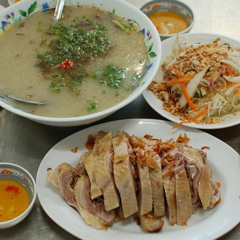 Top 14 Món Ăn Không Thể Bỏ Lỡ Khi Đến Huế