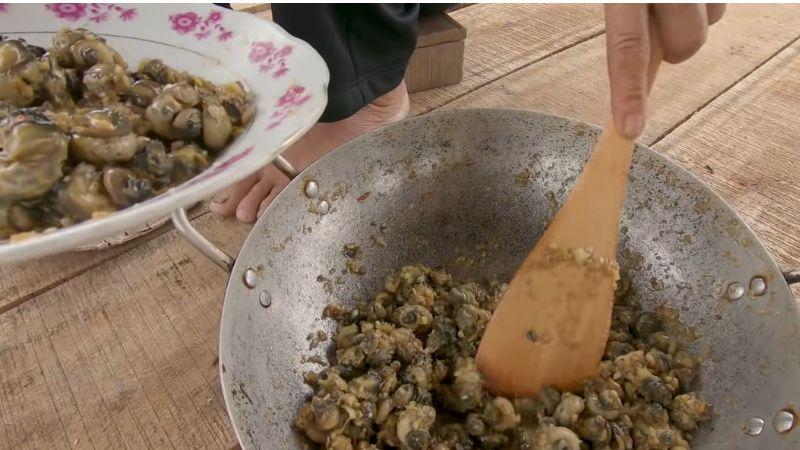 Khám phá công thức ốc đắng kho sả ớt đậm đà, món ăn tuyệt vời cho bữa cơm gia đình thêm phần hấp dẫn