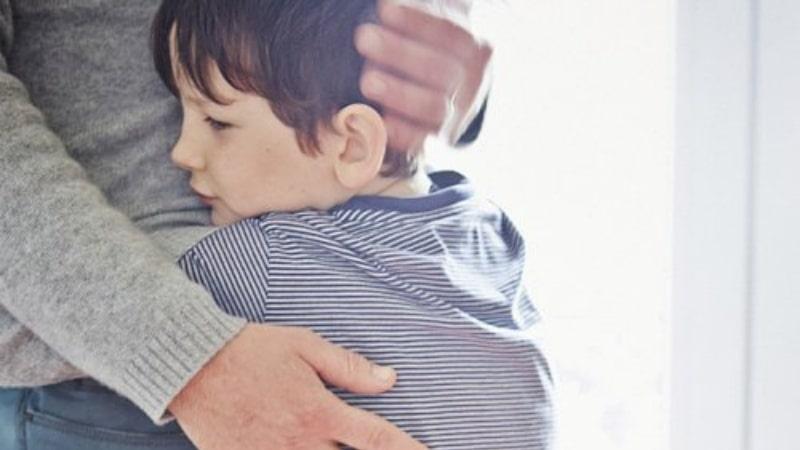 7 dấu hiệu cho thấy cha mẹ đang vô tình bao bọc con quá mức