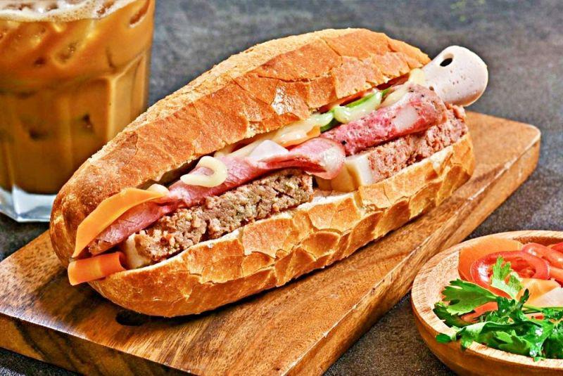Khám phá 10 địa chỉ bánh mì que ngon nhất Đà Nẵng