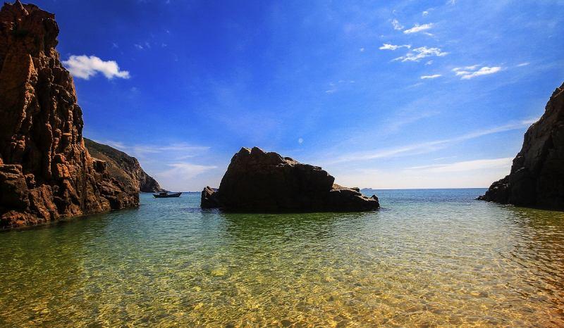 Top 10 bãi biển hoang sơ tuyệt đẹp ở Việt Nam, mỗi nơi đều mang trong mình những nét đẹp kỳ bí và quyến rũ.