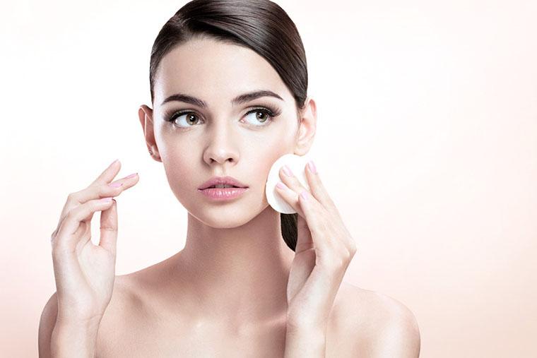 Những sai lầm khi dùng sữa rửa mặt thay cho nước tẩy trang