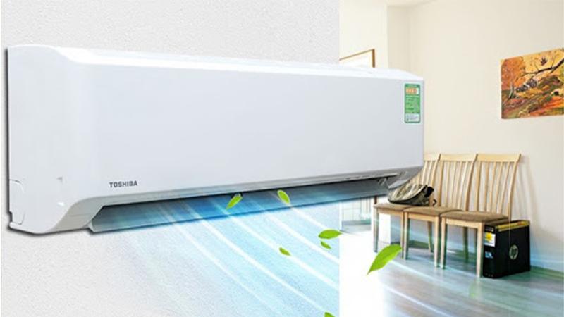 Mở cùng lúc máy lạnh và quạt sẽ giúp bạn tiết kiệm điện năng đáng kể.