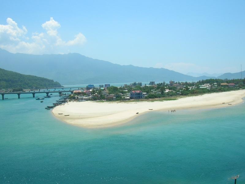 Top 13 Bãi biển hoang sơ tuyệt vời ở Việt Nam bạn nhất định phải khám phá