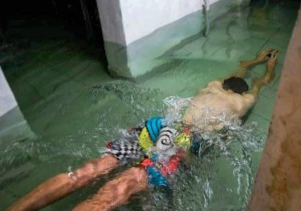 Top 10 hình ảnh hài hước mùa mưa "khó đỡ".