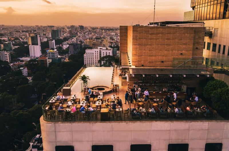 Top 12 Quán Bar Sân Thượng Hấp Dẫn Nhất Sài Gòn