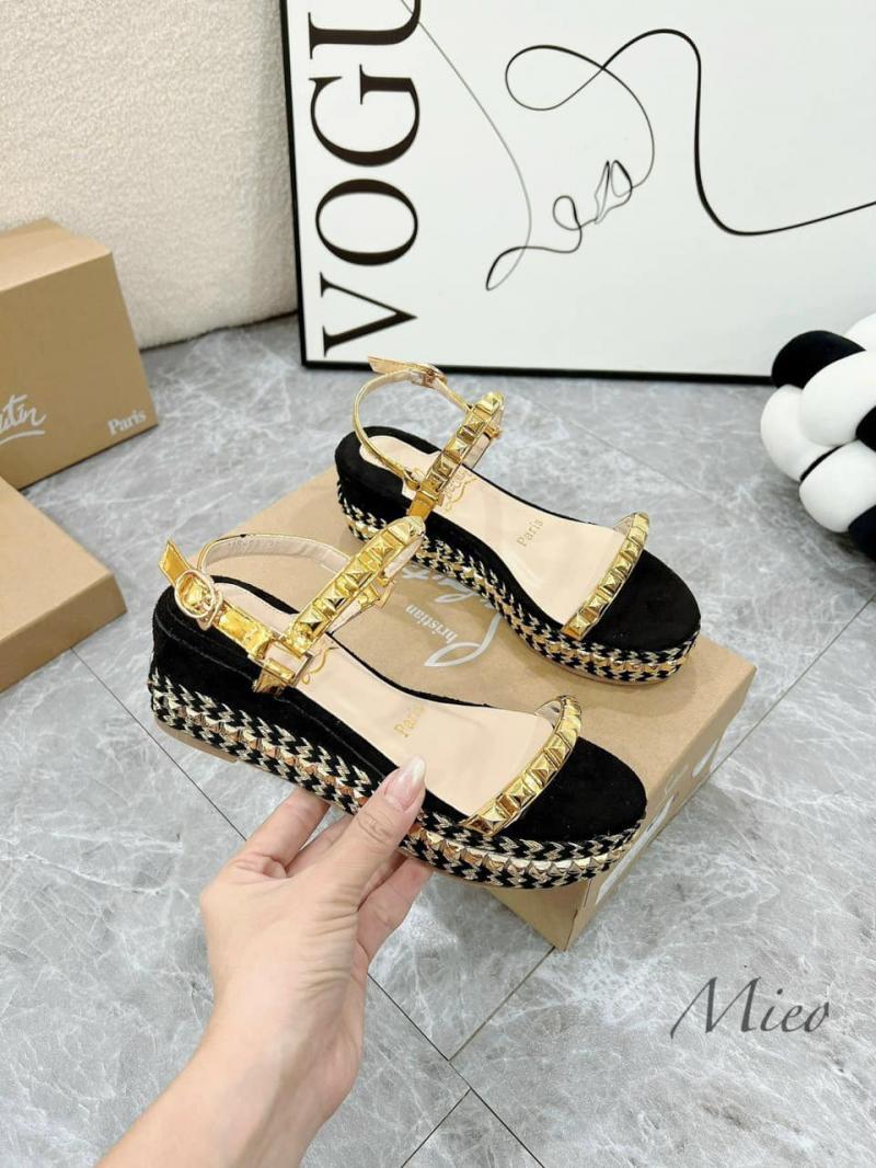 Khám Phá Top 5 Địa Chỉ Mua Sandal Đẹp Nhất Tại Vĩnh Phúc