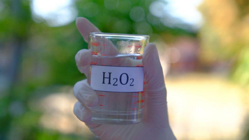 Hydrogen peroxide là gì? Liệu nó có phải là một thành phần an toàn cho làn da?