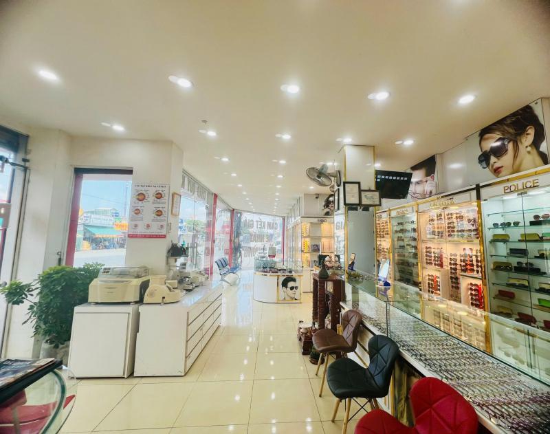 Khám phá 4 địa chỉ mua kính mắt đẹp và chất lượng tại TP Dĩ An, Bình Dương, nơi bạn có thể tìm thấy những sản phẩm tinh tế, phù hợp với mọi nhu cầu và phong cách.