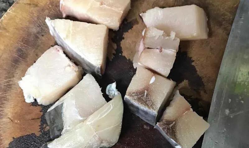 Chị Hoàng chia sẻ công thức kho cá thu tiêu đơn giản, lý tưởng cho bữa cơm chiều ấm cúng