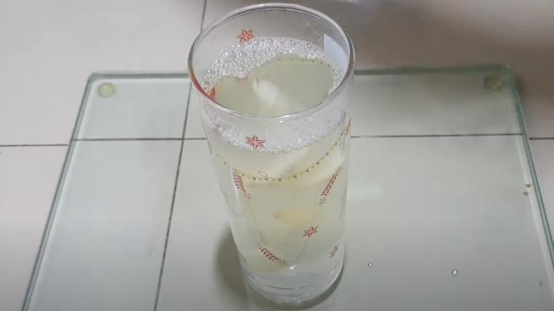 Bí quyết pha chế nước dừa gừng đường phèn thanh mát, bổ dưỡng tại nhà