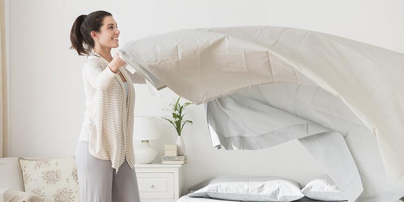 Việc gấp chăn màn ngay sau khi thức dậy thường được cho là thói quen tốt, nhưng thực tế lại tiềm ẩn những tác hại khó lường.
