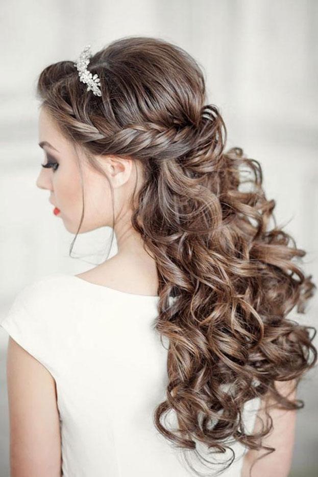 10 kiểu tóc cô dâu đẹp nhất mùa cưới
