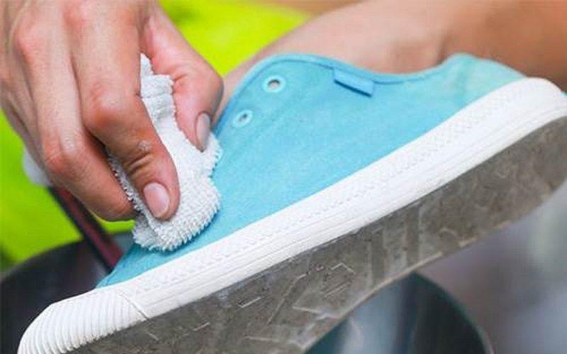 Mẹo làm sạch đế giày thể thao chỉ với những nguyên liệu có sẵn trong gia đình