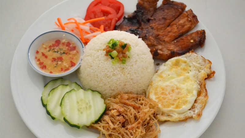 Tự tay chế biến cơm tấm sườn trứng thơm ngon, đậm đà như ngoài tiệm, dễ dàng thực hiện ngay tại nhà.