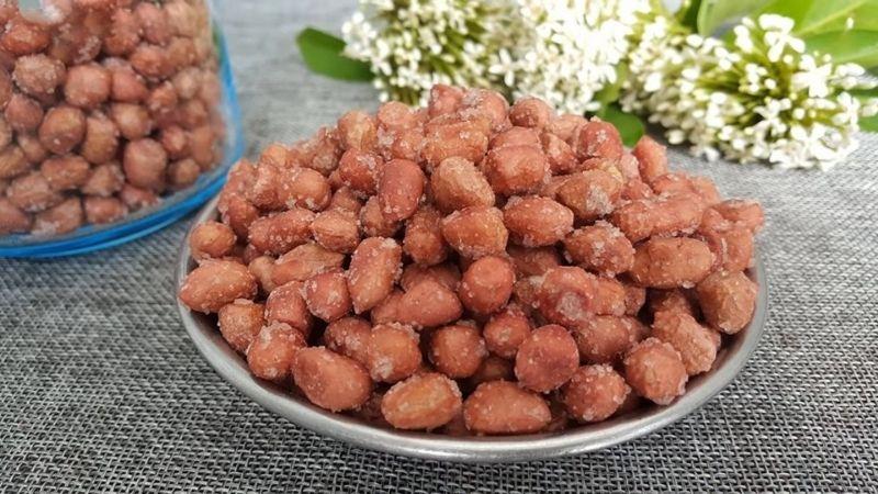 Cách chế biến đậu phộng rang muối đường giòn tan như ngoài quán, mang hương vị mặn ngọt đặc trưng.